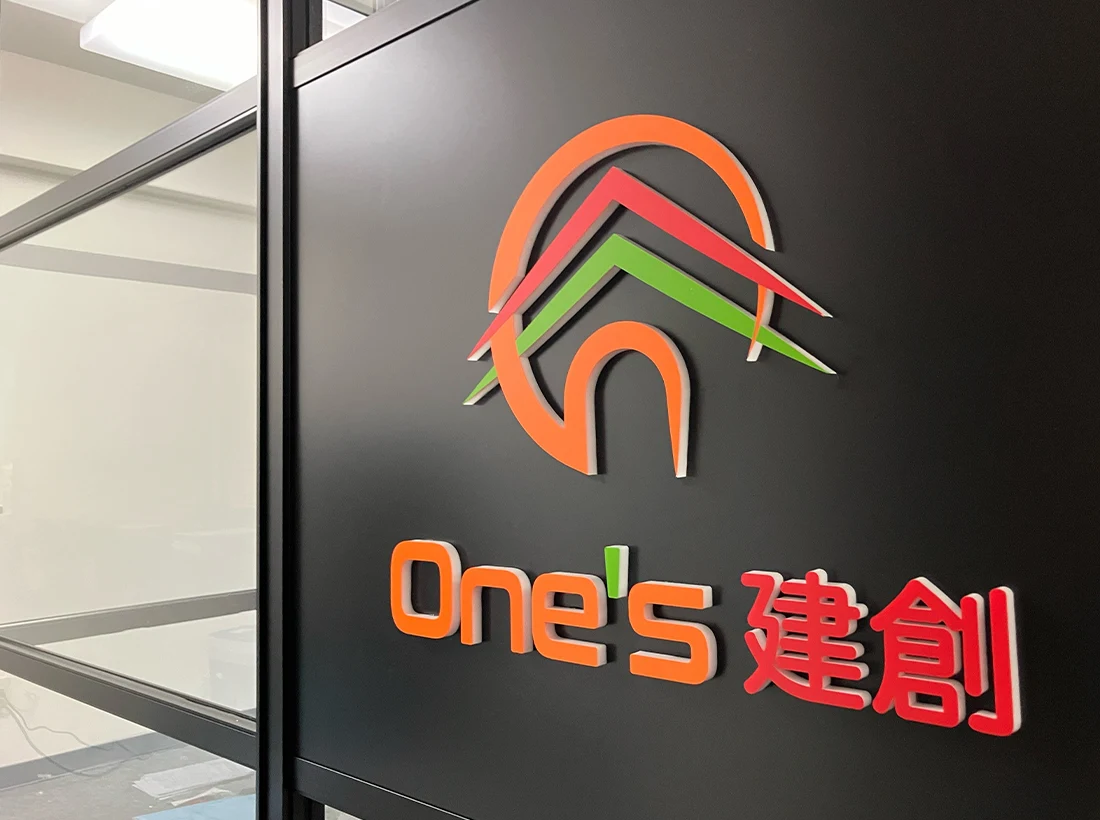 One's建創様のアクリル文字看板