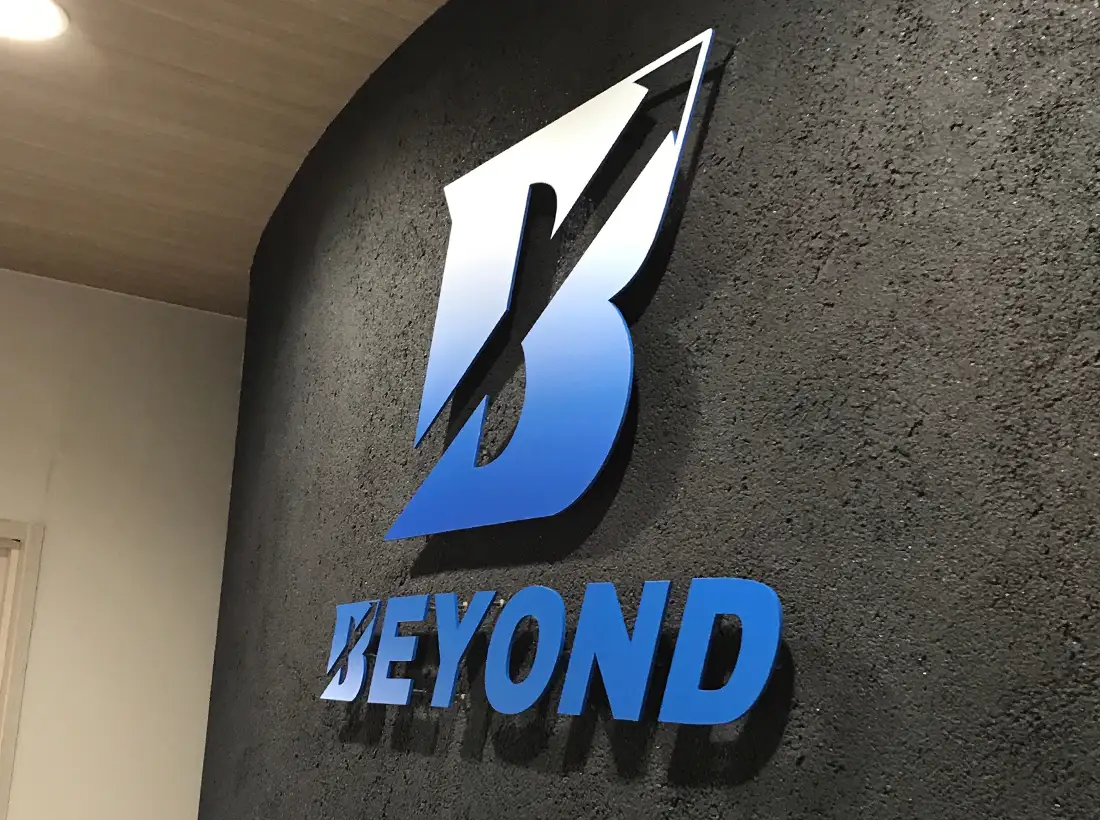 税理士法人BEYOND様の切文字看板