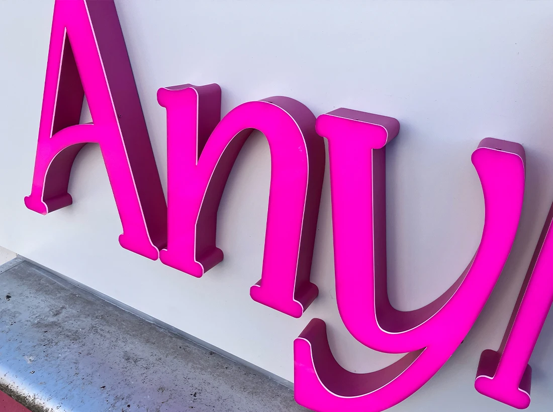 アニモーメント様の立体文字看板