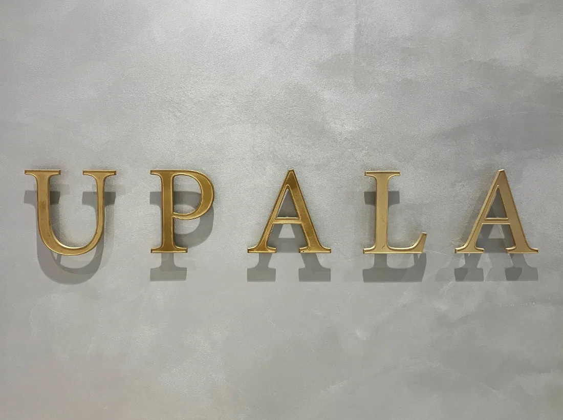 ヌキテパ高輪店様の浮かし文字看板