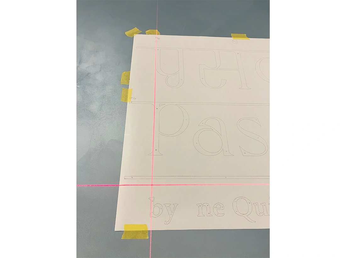 ヌキテパ高輪店様の立体文字看板施工中の様子