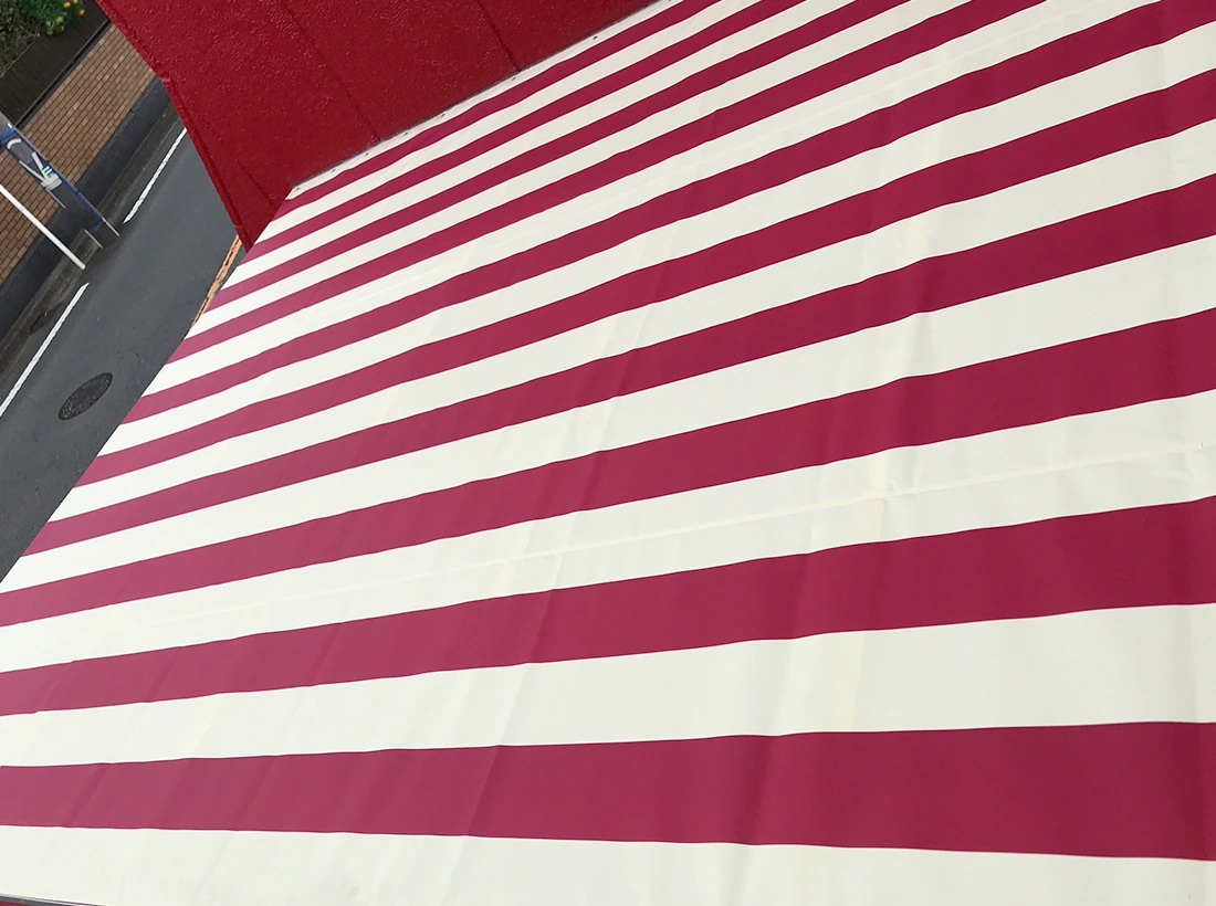 ぎょうざの横濱黄河様のオーニング