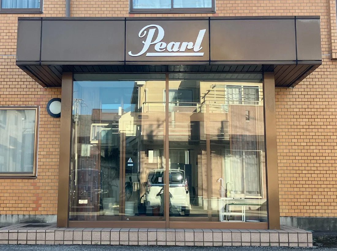 パール楽器製造株式会社様のステンレス文字看板