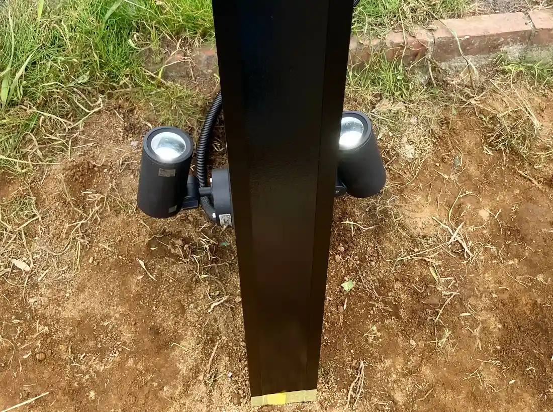 ROYCE様の自立式看板の照明